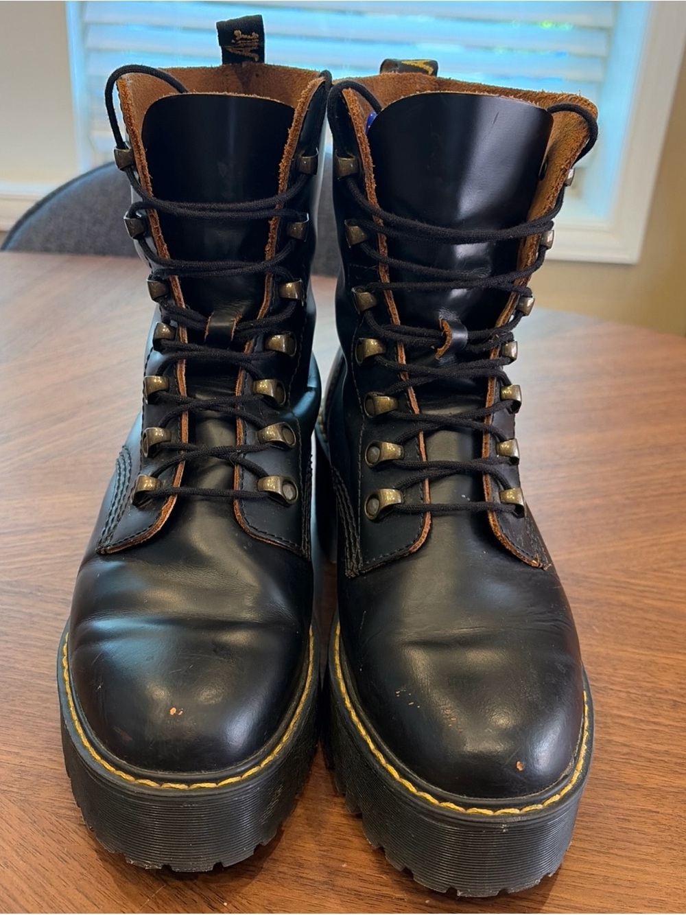 Dr. Martens Leona Women's Vintage Smooth Leather Heeled Boots Size 9 Black